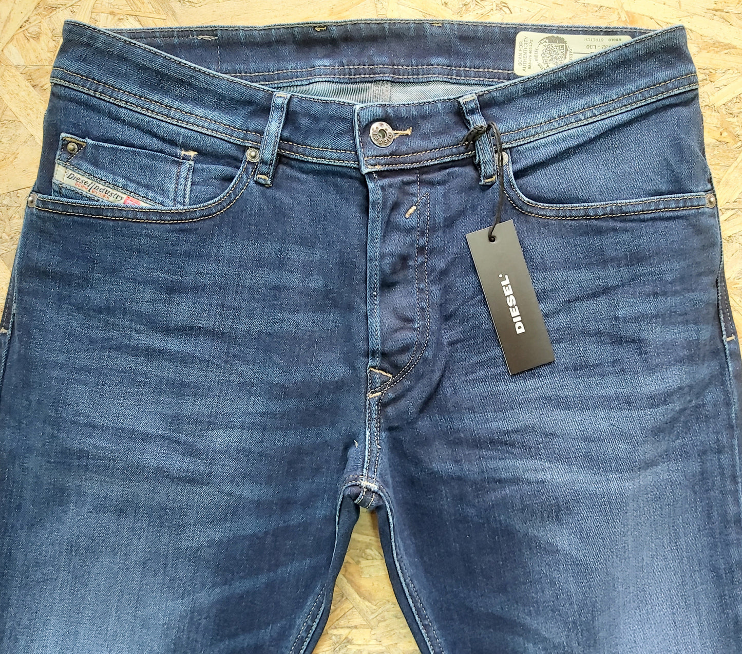 Diesel Herren Jeans Waykee R860L Regular Straight Stretch NEU