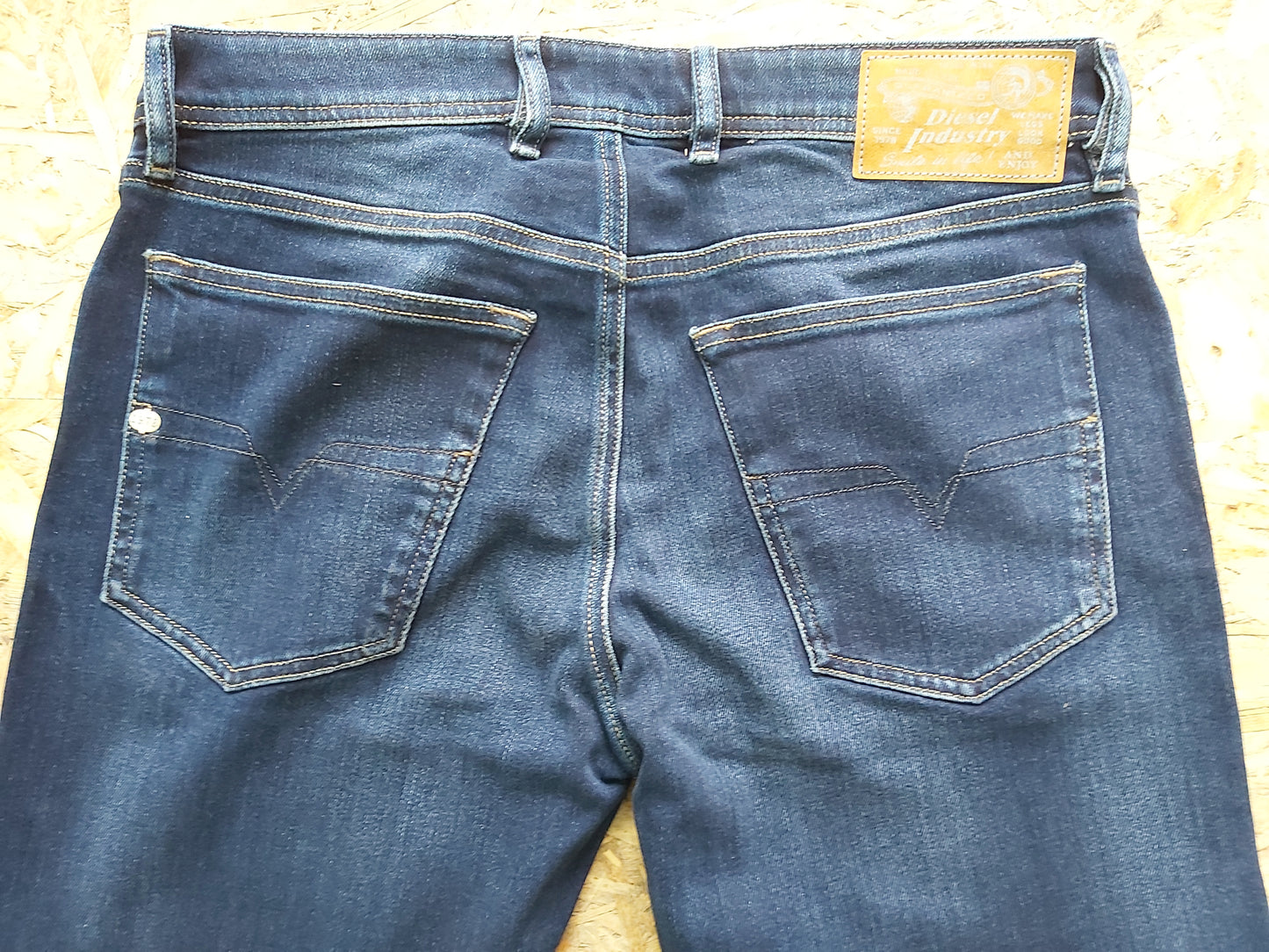 Diesel Herren Jeans Waykee R860L Regular Straight Stretch NEU