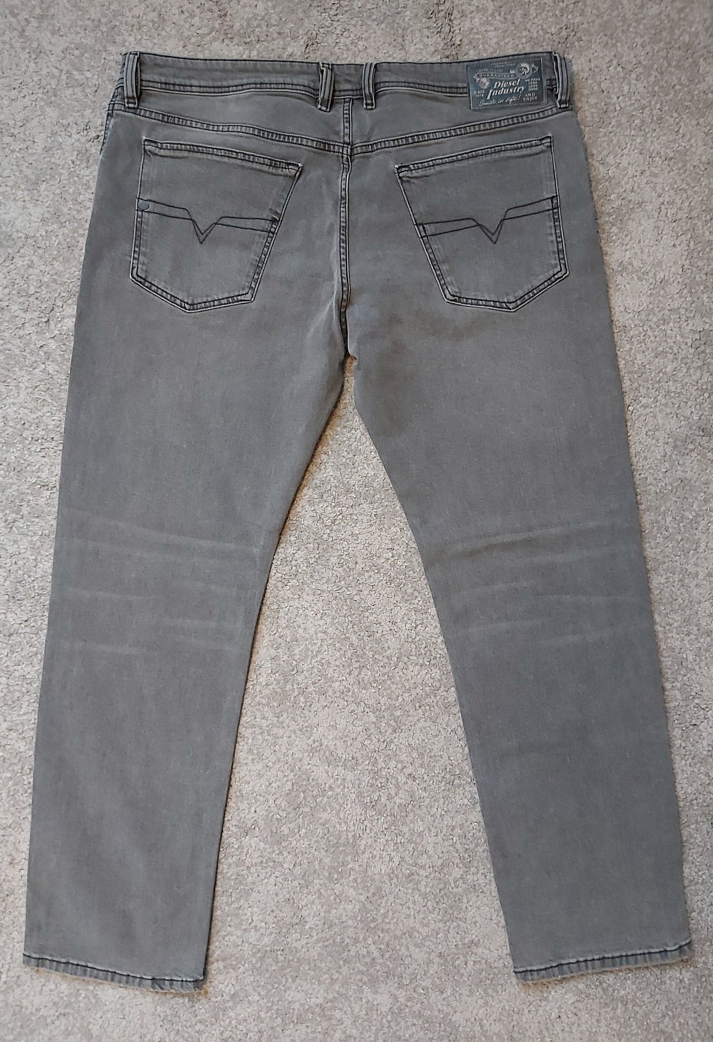 Diesel Herren Jeans Waykee RM014 Grau Regular Straight Stretch NEU