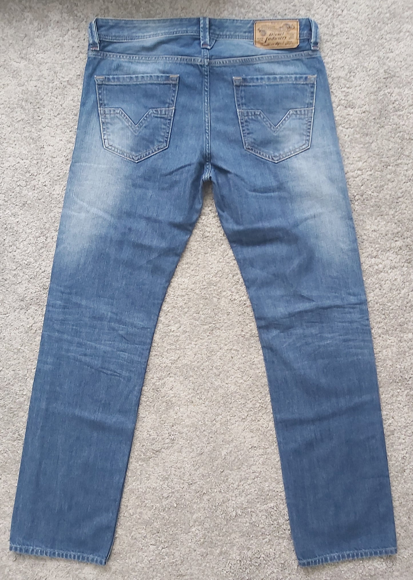 Diesel Herren Jeans Larkee 0R83P Regular Straight Neu