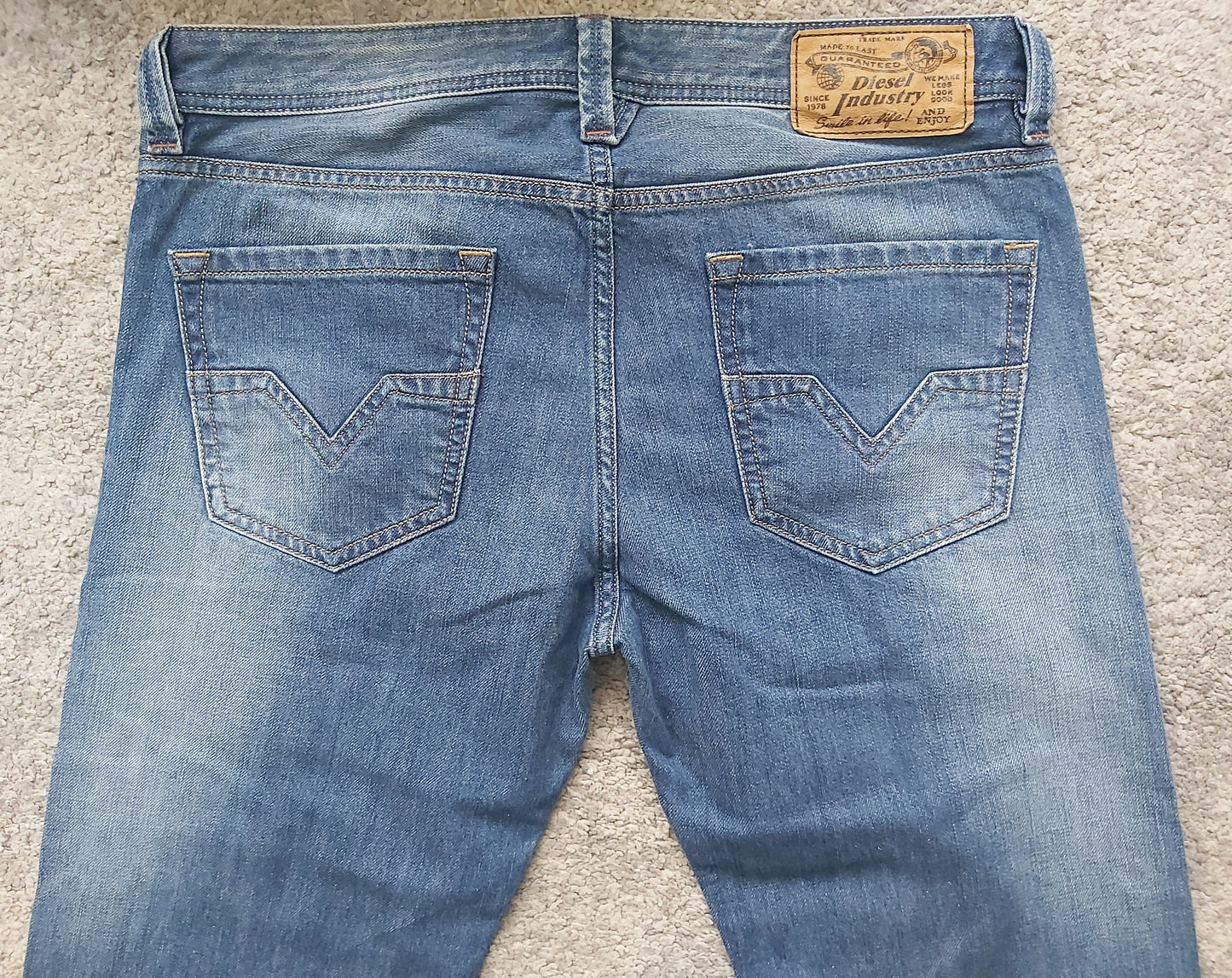 Diesel Herren Jeans Larkee 0R83P Regular Straight Neu