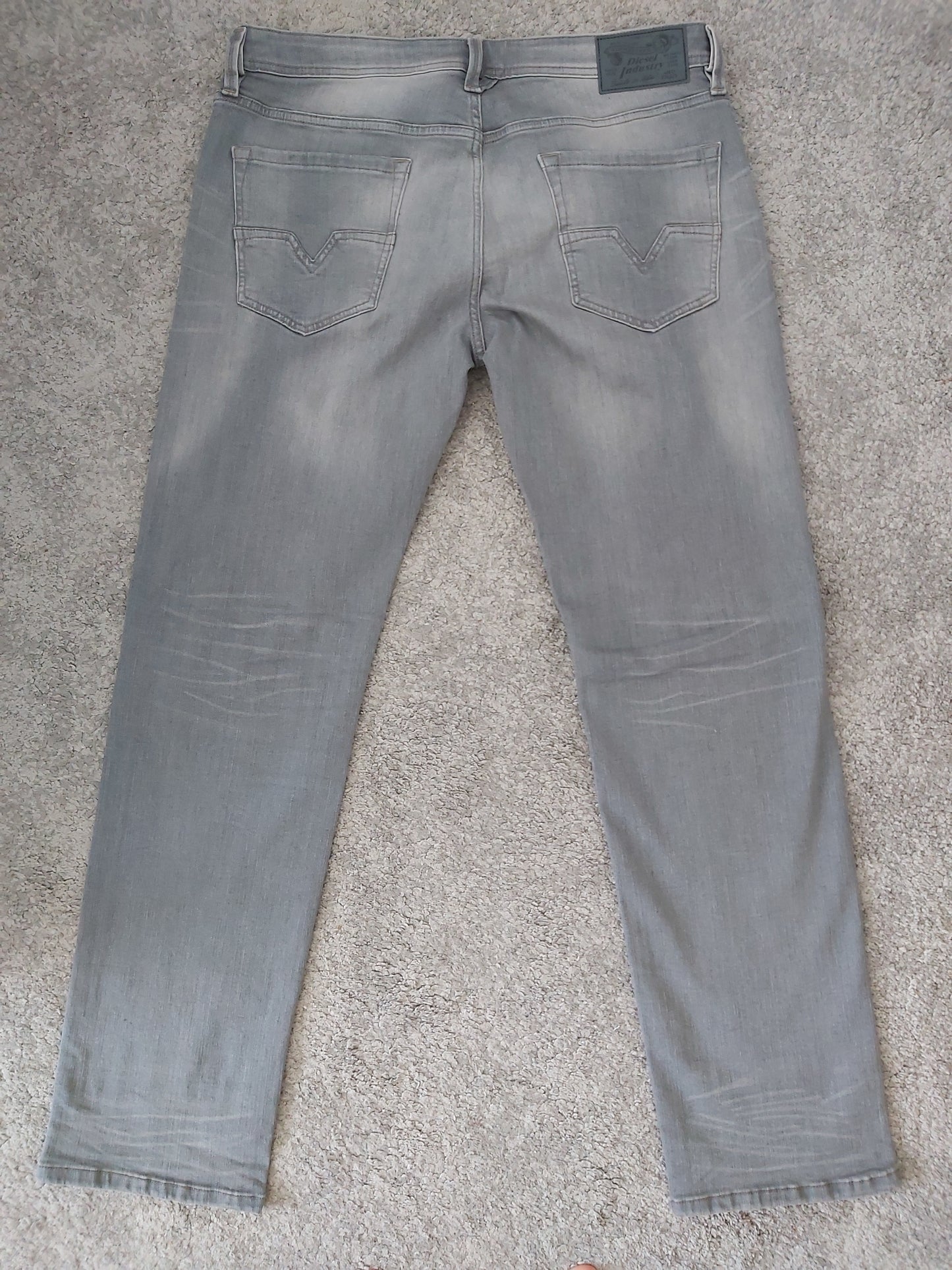 Diesel Herren Jeans Larkee RB008 Grau Regular Straight Stretch Neu