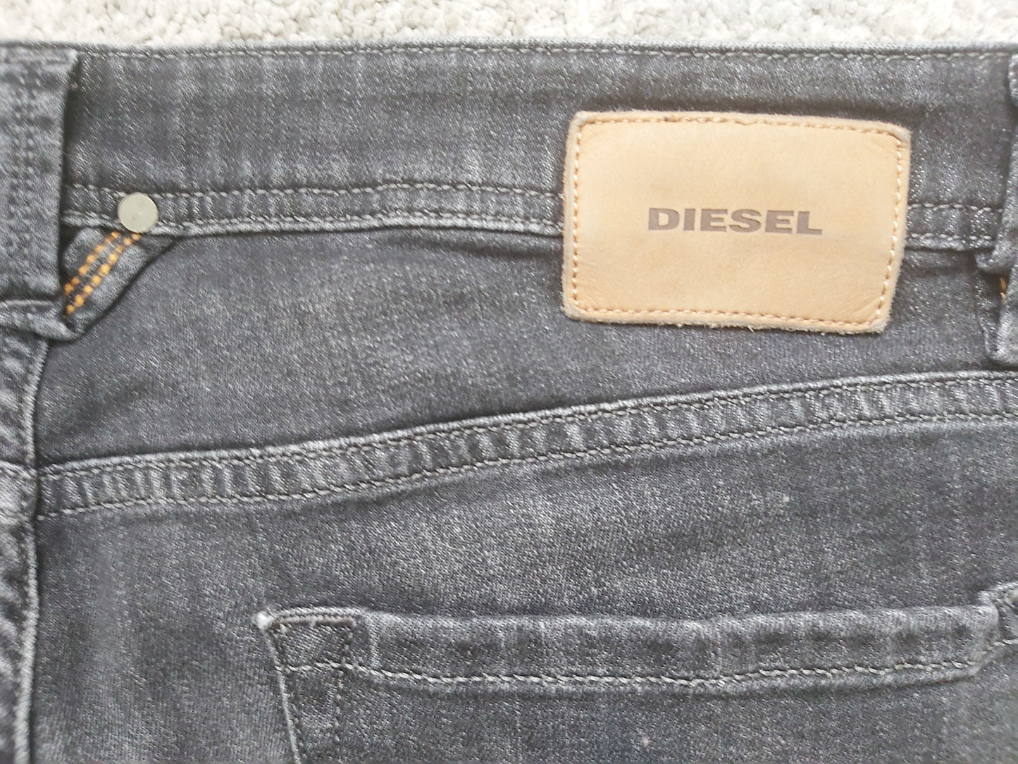 Diesel Herren Jeans Larkee 087AM Dunkelgrau Schwarz Regular Straight Neu